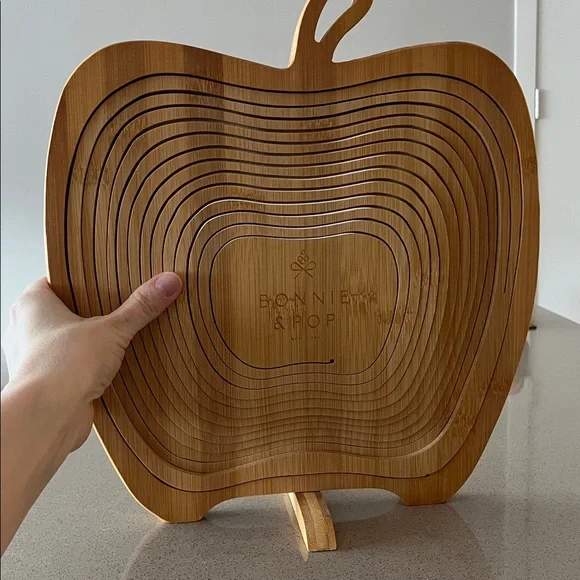 Wooden serving tray converts to basket - apple shape - Picture 3 of 6
